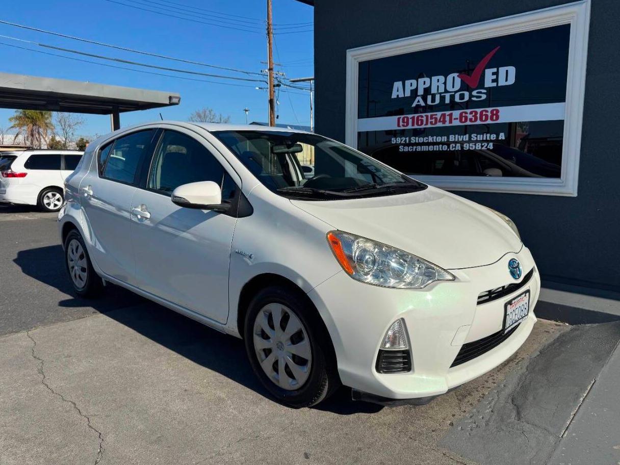 TOYOTA PRIUS C 2012 JTDKDTB31C1507400 image